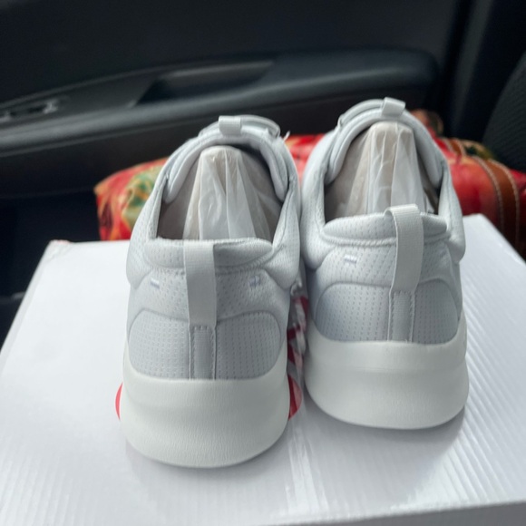 RYKA - WOMENS SLIP ON SNEAKERS NEW IN BOX -Size 6 Gray - Picture 4 of 6